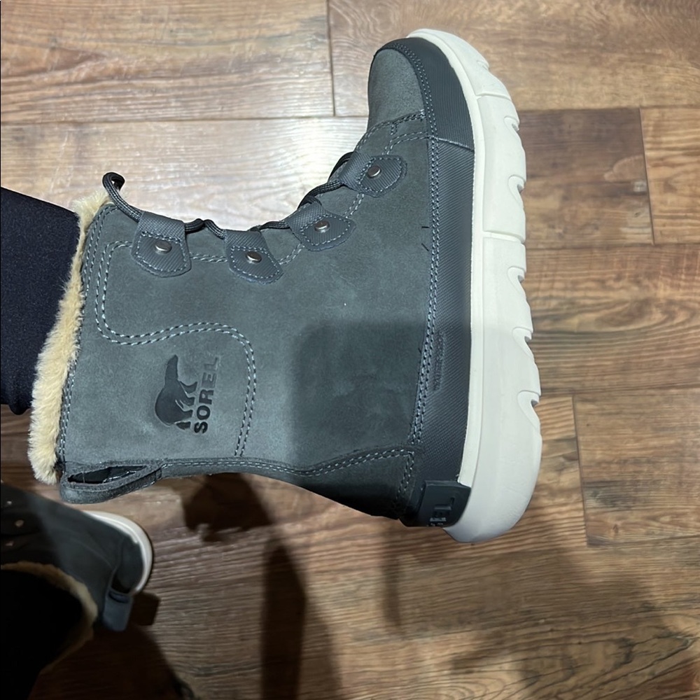 Sorel size 8 boots